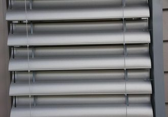 external retractable blinds, aluminium venetian blinds, external venetian blinds texas, external blinds, external louvres